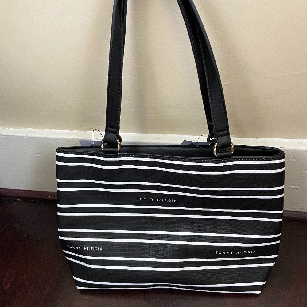 Tommy Hilfiger purse BRAND NEW